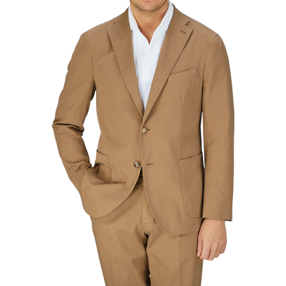 Man wearing an unstructured Boglioli tobacco brown washed cotton K Jacket with a white shirt, crafted in Italy.