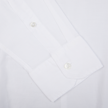 Close-up of a Fedeli white cotton stretch beach shirt cuff with buttons, perfect for the beach.