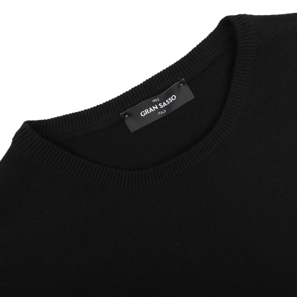 Indulge in the luxury of pure cashmere with the Black Cashmere Crewneck Sweater by Gran Sasso, where the brand label is elegantly displayed at the neckline. This sophisticated piece embodies sustainable knitwear, merging style with responsibility.