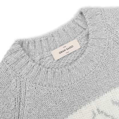 Close-up of the Grey Eco Cashmere Norwegian Crewneck Sweater featuring a ribbed neckline, complete with a "Gran Sasso" label sewn at the back of the collar, highlighting its exquisite design.