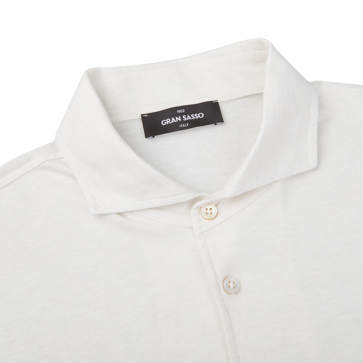 The collar of a Gran Sasso Off-White Cotton Cashmere Knitted Shirt.