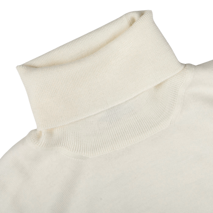 Close-up of the Off White Extra Fine Merino Rollneck by Gran Sasso shows the folded neckline, highlighting its knit texture and smooth merino wool fabric.