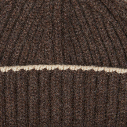 A close up image of a William Lockie Porcupine Alabaster Cashmere Ribbed Short Beanie.